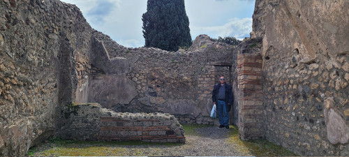 PAWinsidehomeatPompei.jpg