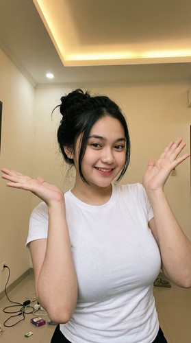 Seorang wanita muda 202604131358.jpg