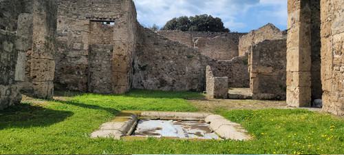 qudrangleatPompei.jpg