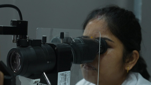 specs removal surgery varanasi Netrodaya.jpg