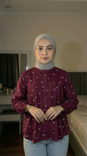 gemini image 2 Ubah baju wanita yang ada di gambar 1 menggunakan (2).jpg