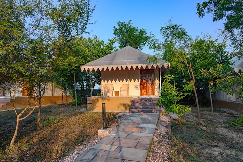 The Beehad Luxury Cottage.png