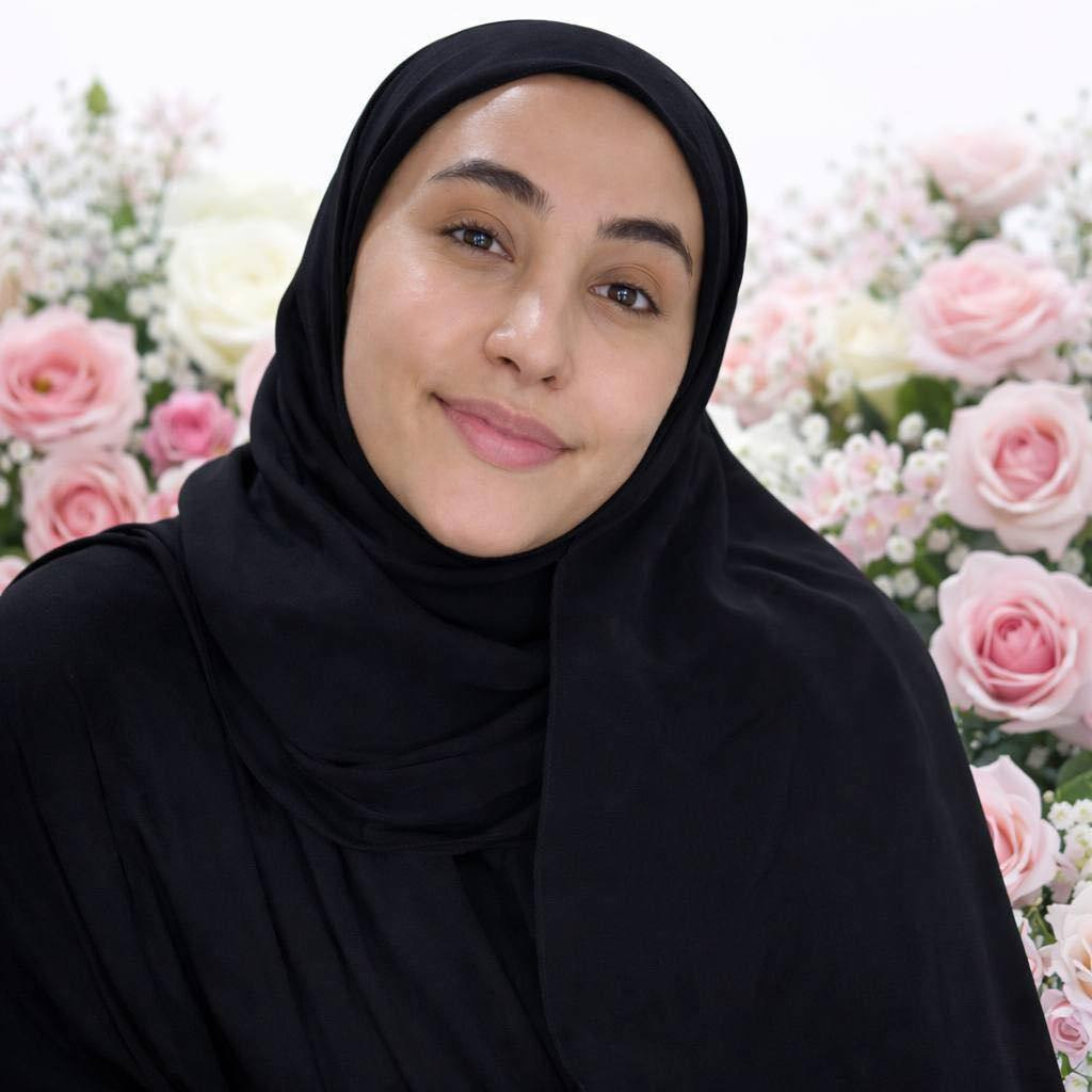 استشهاد فاطمة أهمز بعد قصف الاحتلال الصيدلية التي تعمل بها في بلدة كيفون اللبنانية، وهي شقيقة القبطان الأسير عماد أهمز الذي اختطفته قوات خاصة من جيش ا...