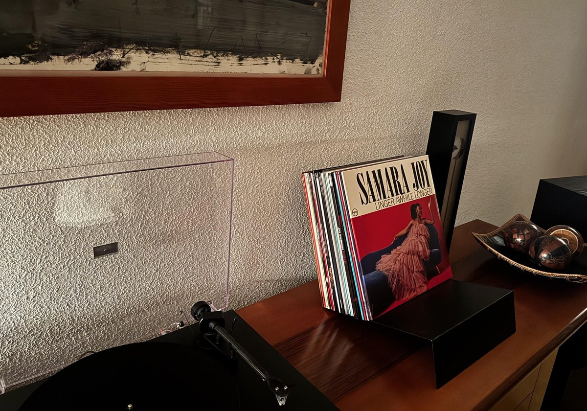 Vinyl record display with quality audio setup