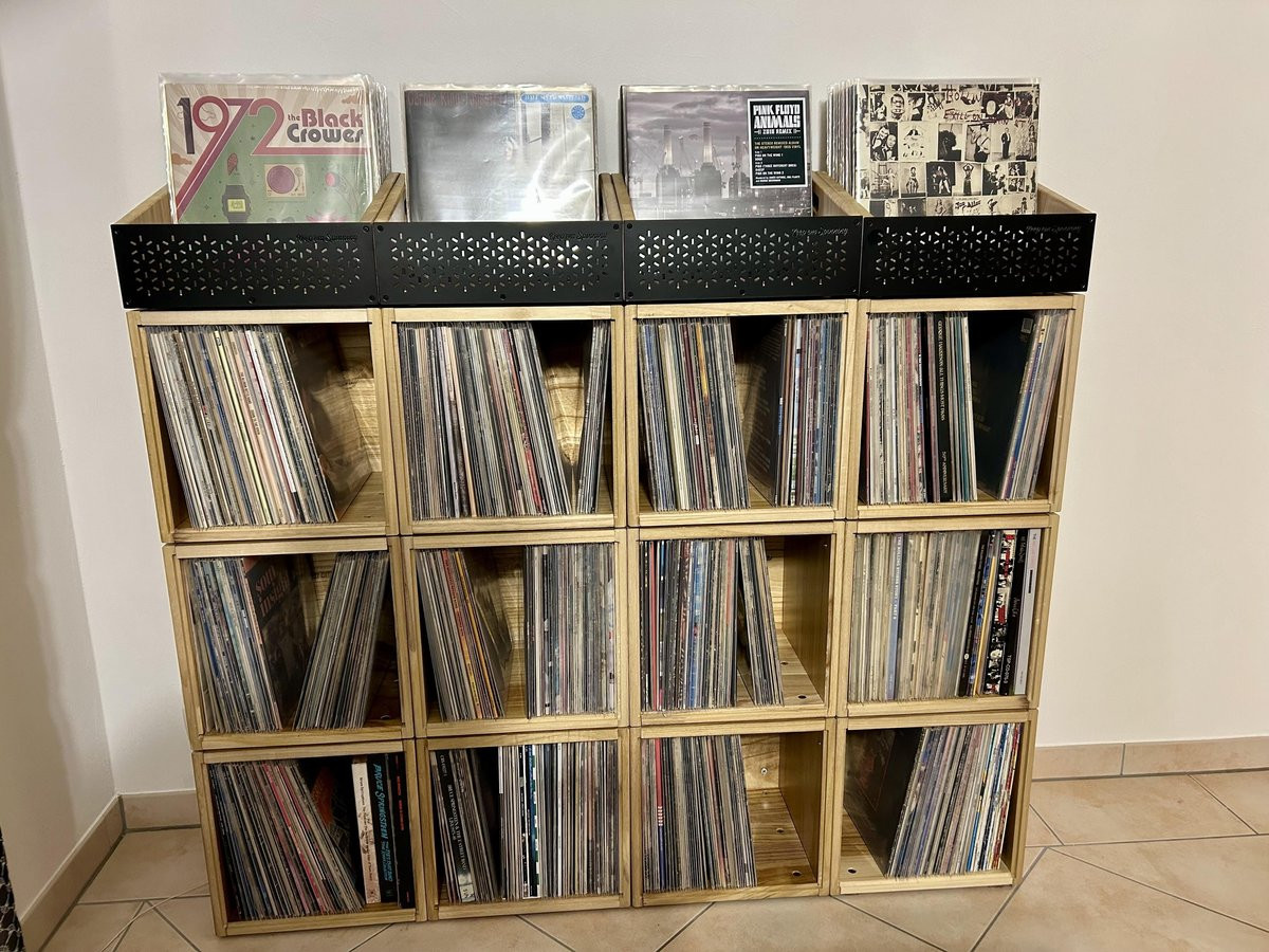 Vinyl record sleeve sizes collection showing different formats