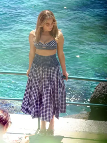 JLo 20checkered 20print 20Backgrid.webp