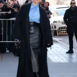 jennifer lopez falda con camisa
