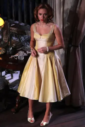 Scarlett Johansson steals the show in 'Cat on a Hot Tin Roof', NYC.webp