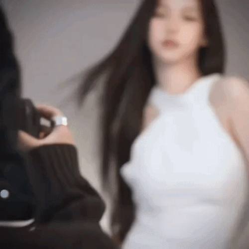 snaptik 7506115194347703570 v3 ezgif.com video to gif converter.gif