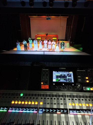 Iluminación para teatro.jpg