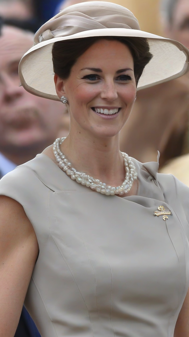 UK's Catherine starts Italy trip, first overseas since cancer revelation