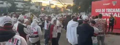 Jogadores do São Paulo Saem do CT em Resposta a Protesto de Torcedores