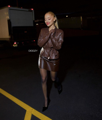 ariana grande photo shoot in nyc 12 20 2023 1.jpg