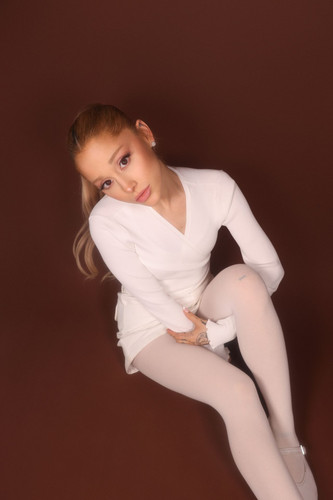 ariana grande rem beauty photo shoot january 2024 0.jpg