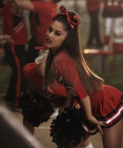 ariana grande personal pics 11 25 2018 2.jpg