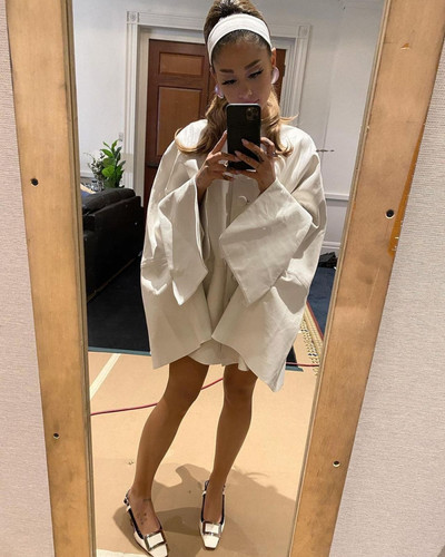 ariana grande 10 28 2020 4.jpg