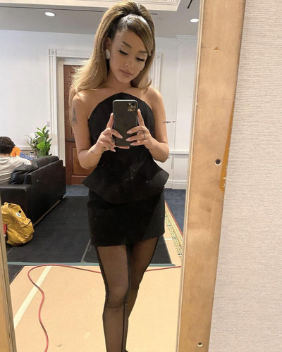 ariana grande 10 28 2020 7.jpg