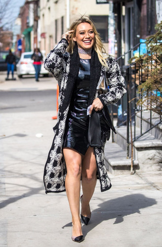 hilary duff on the set of younger in new york 04 03 2017 14.jpg