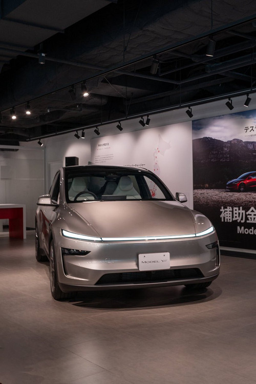 HE Q69 WEAAMjBN?format=jpg.jpg