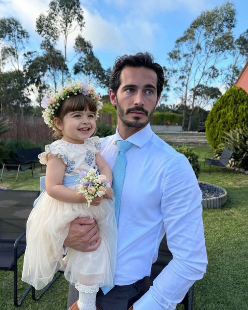 aifaceswap 638a7b35b55f8f68565c3204a4671cd0 082933.jpg