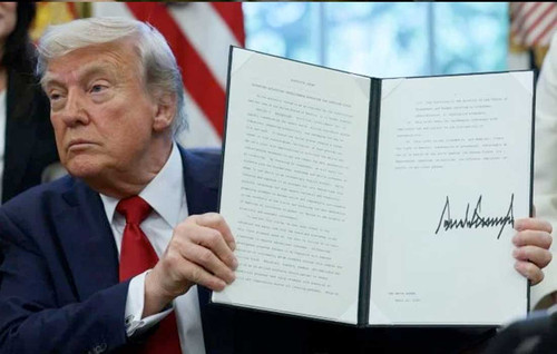 Historic First: Trump Signs US Currency in 2026.jpg