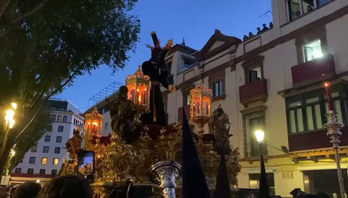 Gyq CPlYWEtJ9WQj.jpg