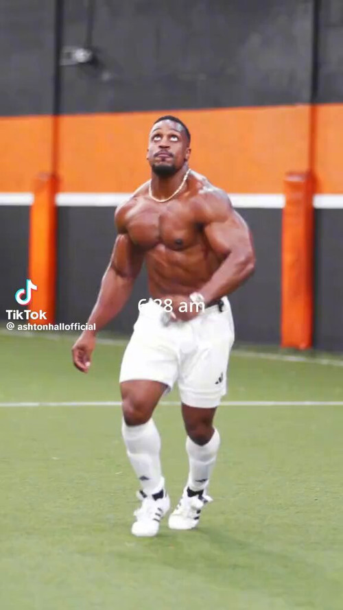 9UHOGOoc 2mePsX6.jpg