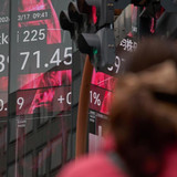 Stocuri pe corturi înainte de adresa Trump pe război