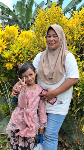 Linda & Mama.jpg