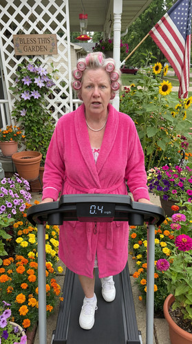 m2 b13 white treadmill garden bathrobe ref.jpg