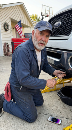 m3 m21 white oilchange driveway ref.jpg
