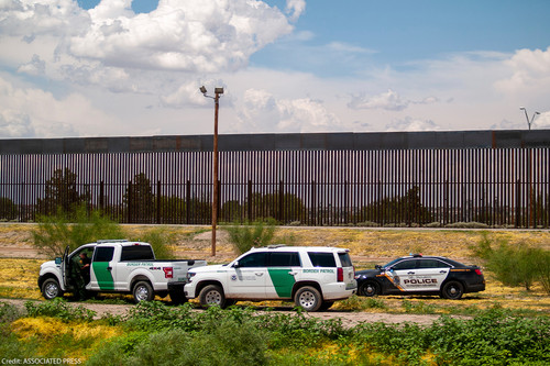 us border patrol car convoy b.jpg