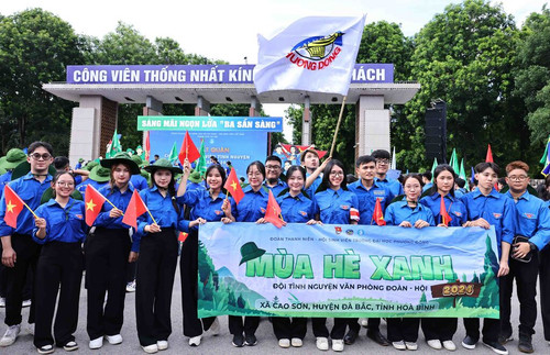 L xut qun Chin dch Sinh vin tnh nguyn Ma h xanh 2024 - Sng mi ngn la Ba sn sng.jpg
