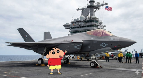 蠟筆小新 stands near F35C which is on the aircraft carrier of the United States Navy only.jpg