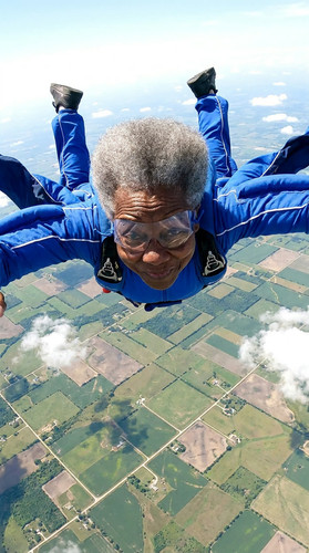m06 beatrice skydive freefall ref.jpg