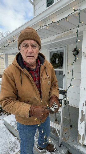 m08 bill christmas lights.jpg