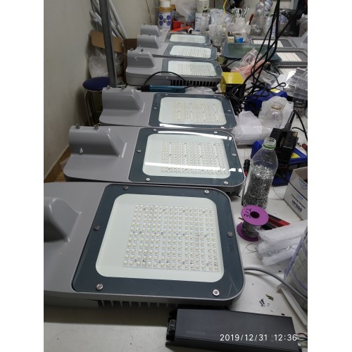 den chieu sang duong pho led streetlight philips inside citilight ctl371p 70w wwnwcw 10500 lm (1).jpg