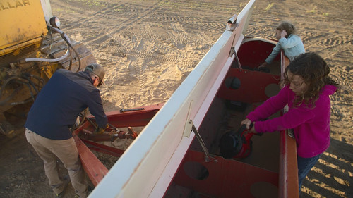 Secrets.of.the.Bees.S01E02.The.Pollinators.1080p.DSNP.WEB DL.CZ EN.DD+5.1.H.264 playWEB.mkv 20260402.jpg