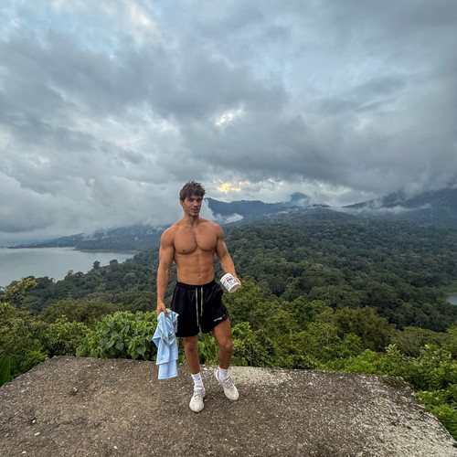 kylekuznik 1766662136 3795359543304397449 1204510304.jpg