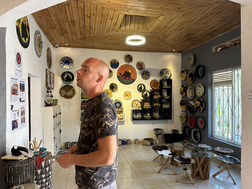 Petr obhlíží novou instalaci