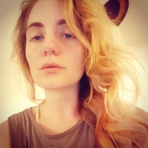 Dee9.jpg