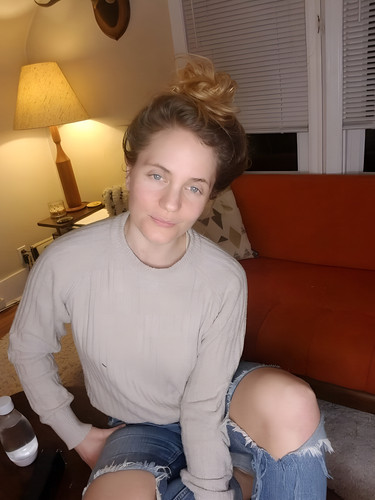 Dee5.jpg