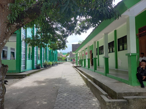 TAMPAK DEPAN MADRASAH.jpg