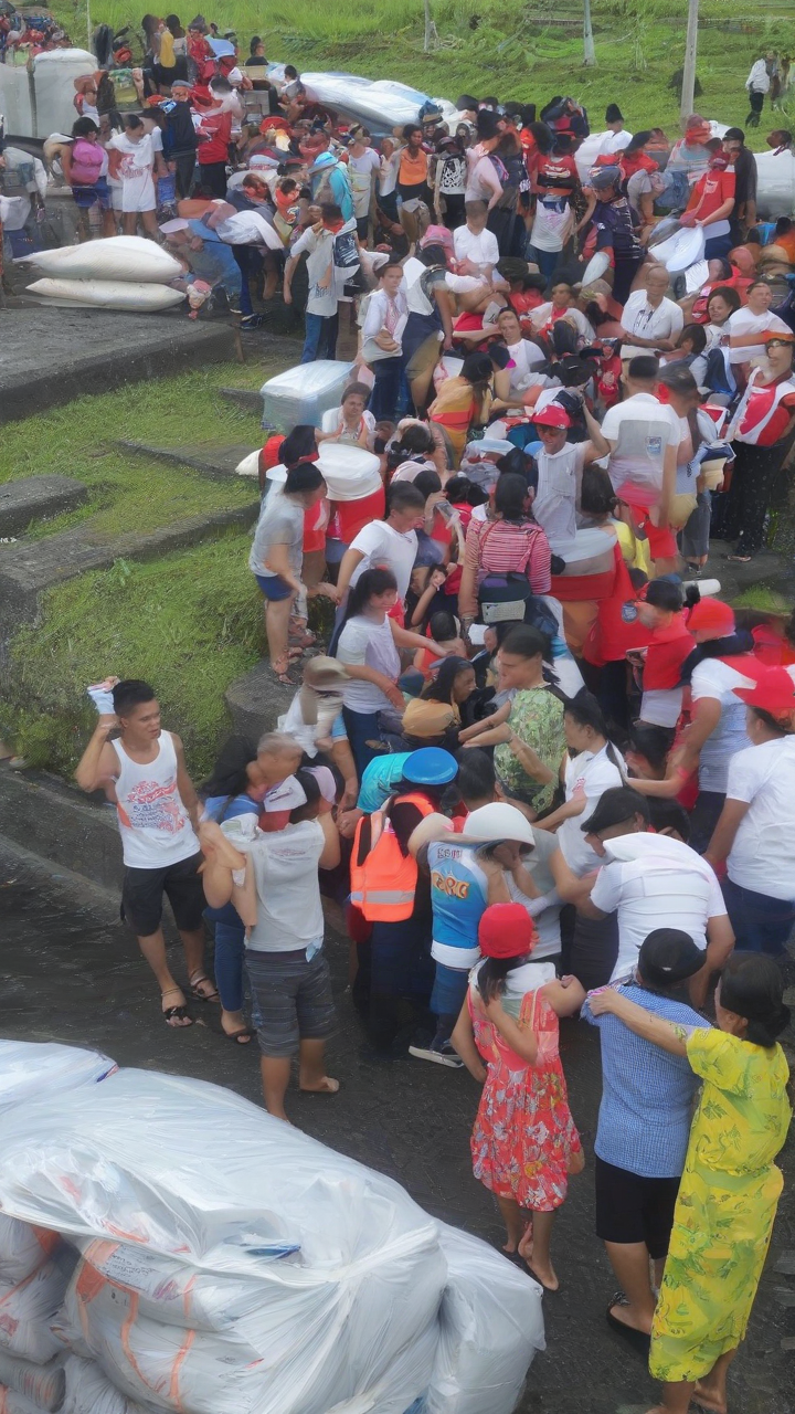 Mayon evacuees get P10,000 aid from DSWD