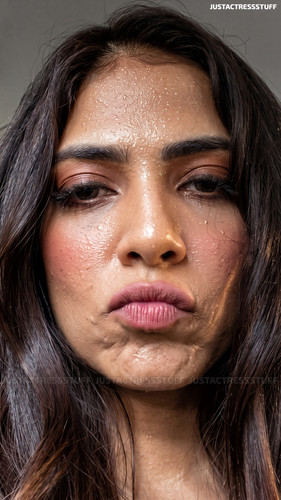 malavika 53456738902104.jpg