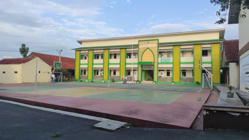 Foto Sekolah.jpg