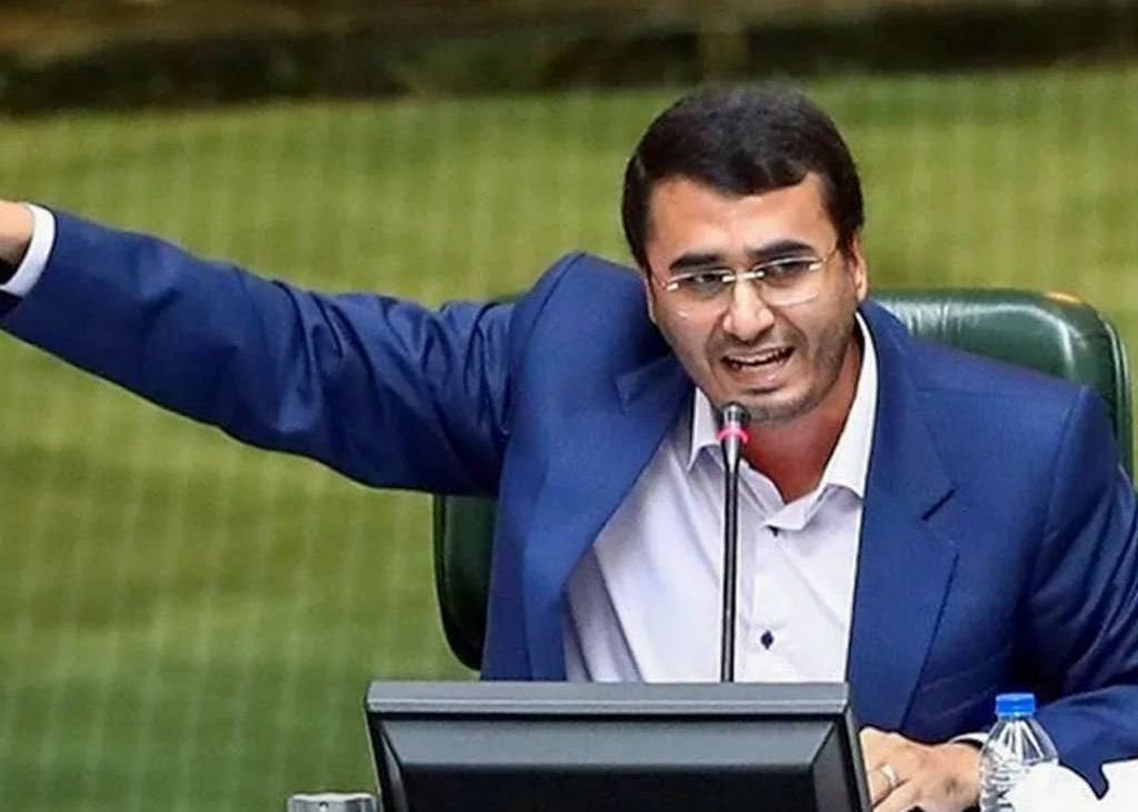 عضو هيئة رئاسة البرلمان الإيراني روح الله متفكر آزاد:
- هزيمة الأميركيين والصهاينة في المعركة ضد الشعب الإيراني ومقاتليه حتمية
- بدأت بوادر هزيمة الأم...