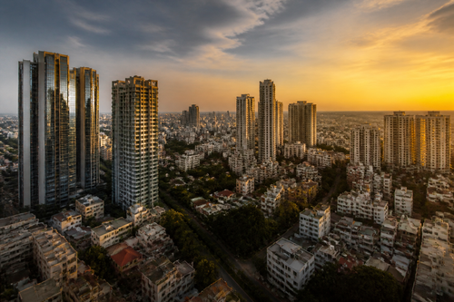 013 bengaluru luxury homes shrink 35 yoy for 10 crore.png
