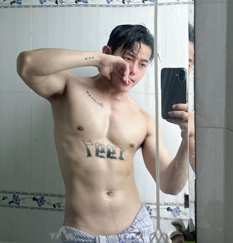 G0yj85TawAAYeY8.jpg