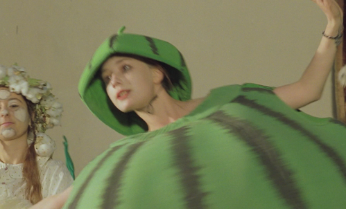 Luna.Papa.1999.1080p.BluRay.DDP5.1.x264 ZooeyDes.0:27:19.optimized=default.png